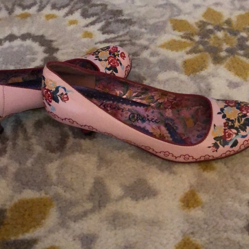 Slightly used from the sole.